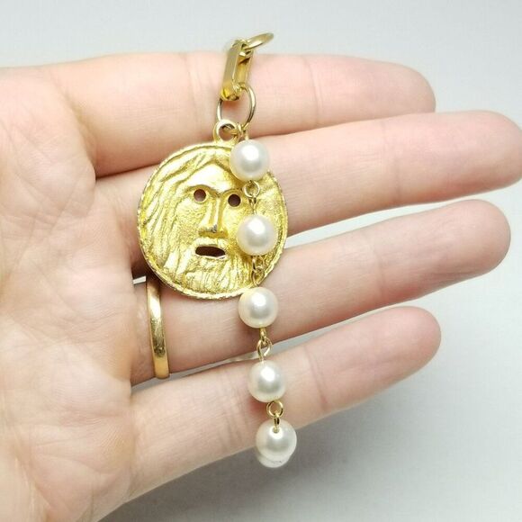 Vintage Gold Tone Face Charm Faux Pearl Beaded Bracelet, Round Disc, Retro - Picture 2 of 6